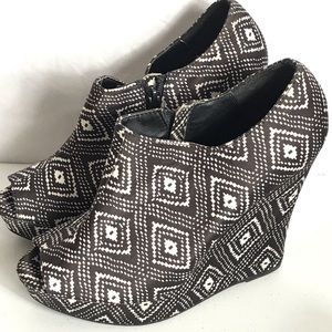 Cato platform heel wedges